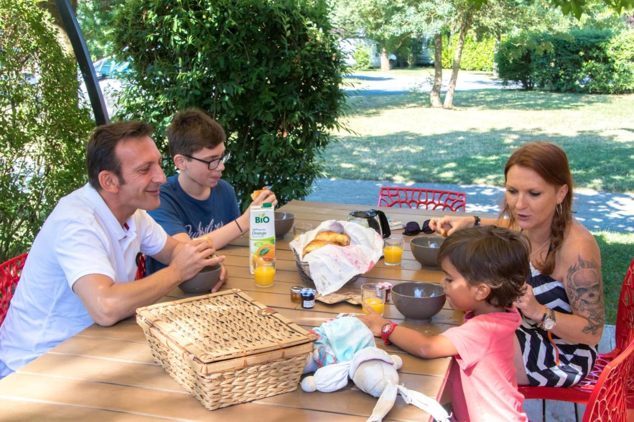 Camping Les Portes Du Beaujolais Anse Exteriör bild