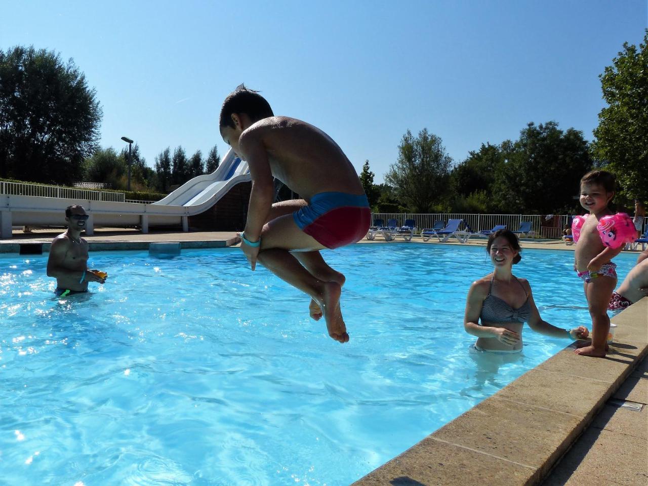 Camping Les Portes Du Beaujolais Anse Exteriör bild